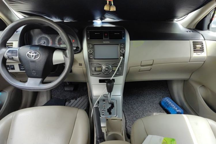 Used Toyota Corolla 2013 Special Edition 1.6L Automatic GL Cool Model Center Console