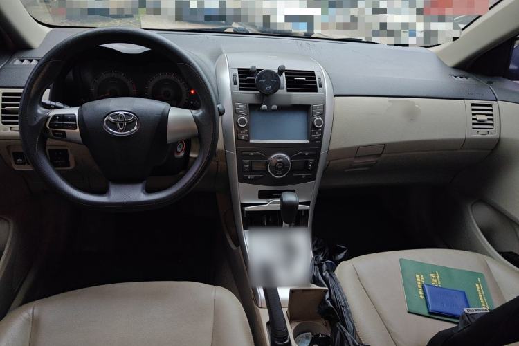 Used Toyota Corolla 2013 Special Edition 1.6L Automatic GL Cool Model Center Console