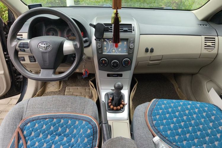Used Toyota Corolla 2013 Special Edition 1.6L Manual Cool GL Model Center Console