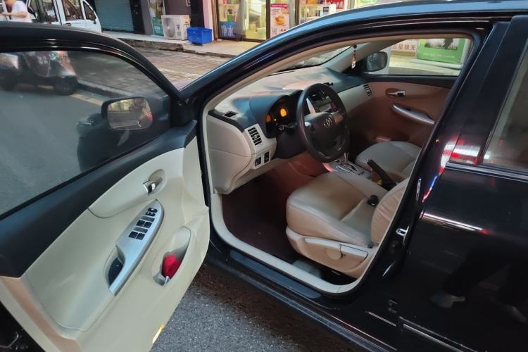 Used Toyota Corolla 2013 Special Edition 1.8L CVT ZhiKu GL-i Driver Seat