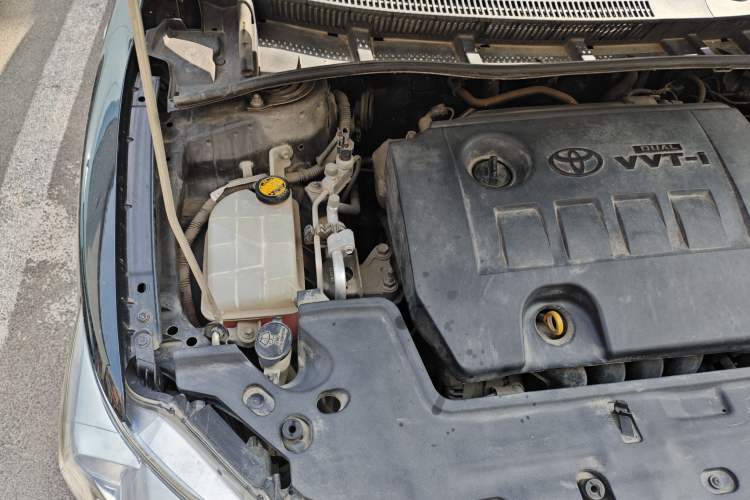 Used Toyota Corolla 2013 Special Edition 1.6L Manual – Cool GL Model Engine Bay Right