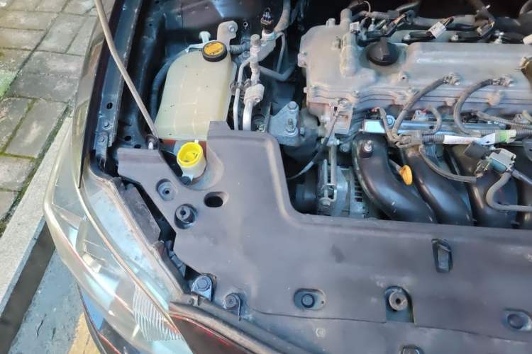 Used Toyota Corolla 2013 Special Edition 1.8L CVT ZhiKu GL-i Engine Bay Right