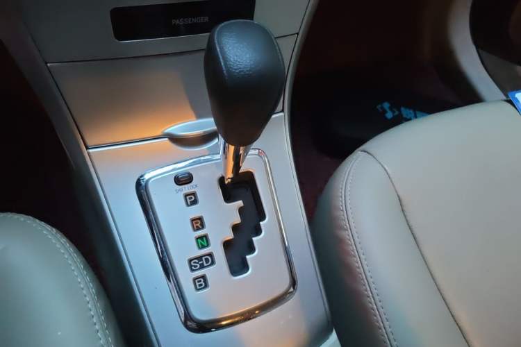 Used Toyota Corolla 2013 Special Edition 1.8L CVT ZhiKu GL-i Gear Lever