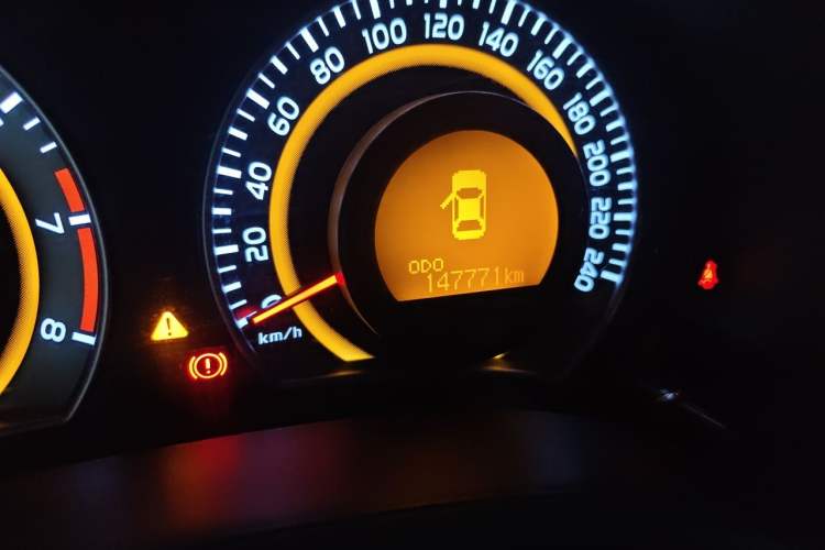 Used Toyota Corolla 2013 Special Edition 1.8L CVT ZhiKu GL-i Odometer Close Up
