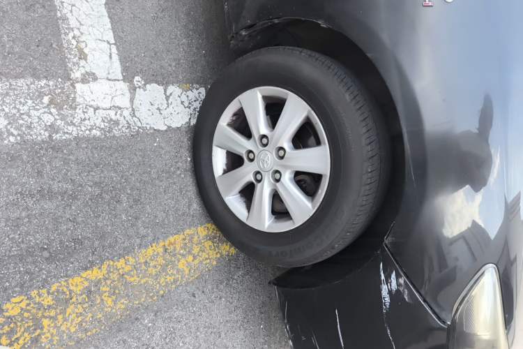 Used Toyota Corolla 2013 Special Edition 1.6L Automatic GL Cool Model Right Front Wheel Hub
