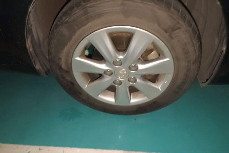 Used Toyota Corolla 2013 Special Edition 1.6L Automatic Cool GL Model Right Front Wheel Hub