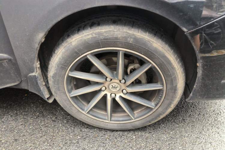 Used Toyota Corolla 2013 Special Edition 1.6L Automatic Cool GL Model Right Front Wheel Hub