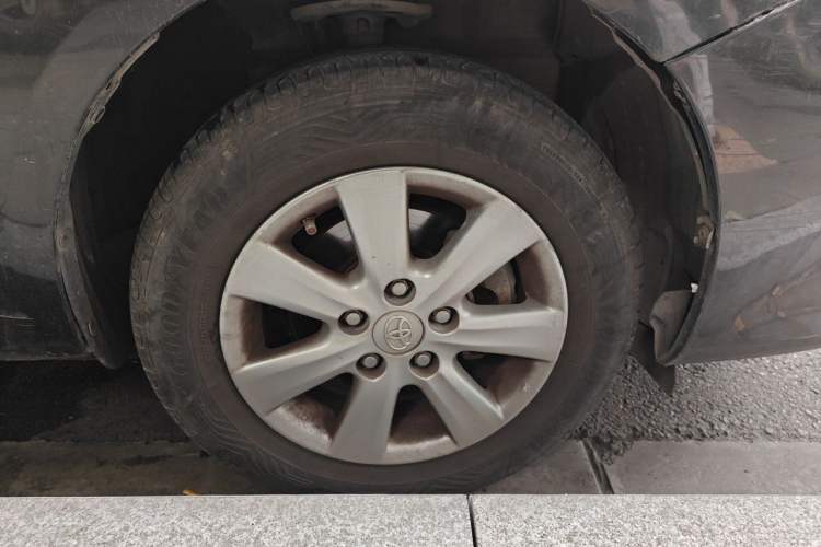 Used Toyota Corolla 2013 Special Edition 1.6L Manual – Cool GL Model Right Front Wheel Hub
