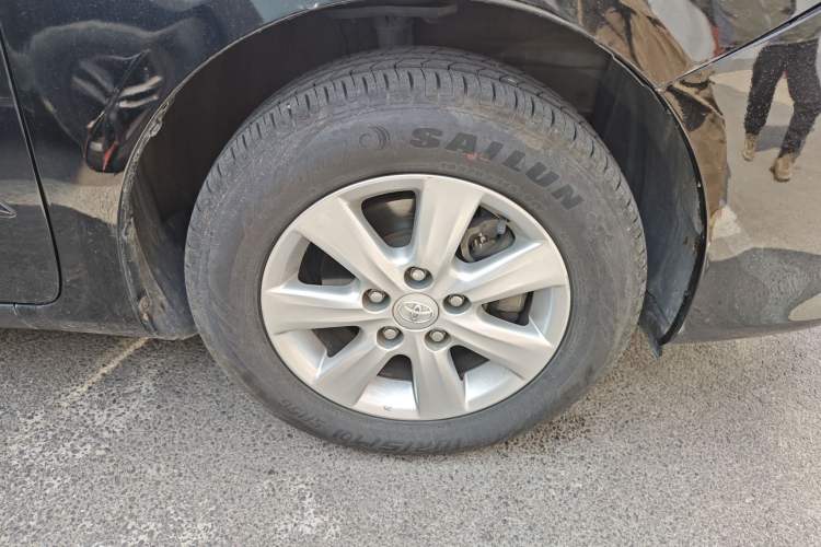 Used Toyota Corolla 2013 Special Edition 1.6L Manual – Cool GL Model Right Front Wheel Hub