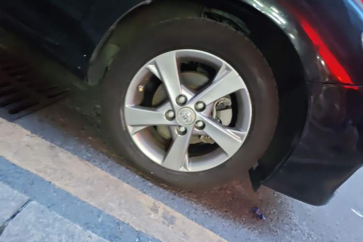 Used Toyota Corolla 2013 Special Edition 1.8L CVT ZhiKu GL-i Right Front Wheel Hub