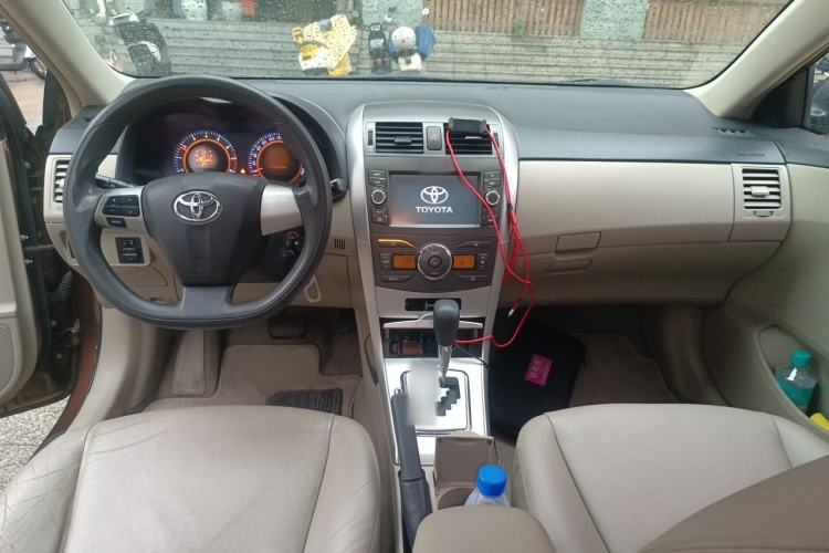 Used Toyota Corolla 2013 Special Edition 1.8L CVT ZhiKu GL-i Center Console