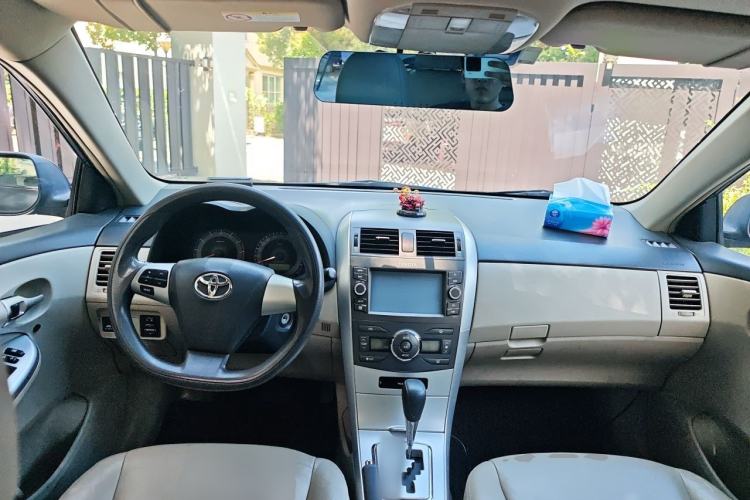 Used Toyota Corolla 2013 Special Edition 1.6L Automatic GL Cool Model Center Console