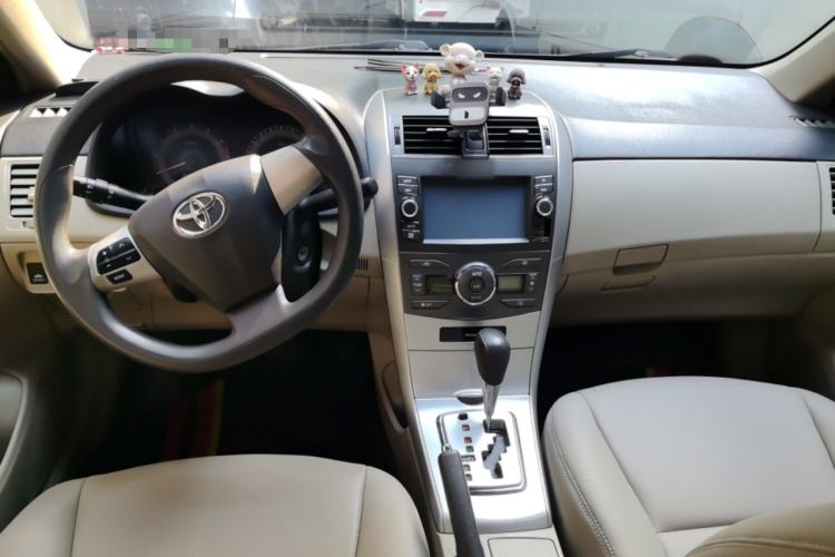 Used Toyota Corolla 2013 Special Edition 1.6L Automatic GL Cool Model Center Console