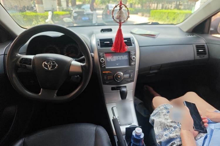 Used Toyota Corolla 2013 Special Edition 1.6L Automatic GL Cool Model Center Console