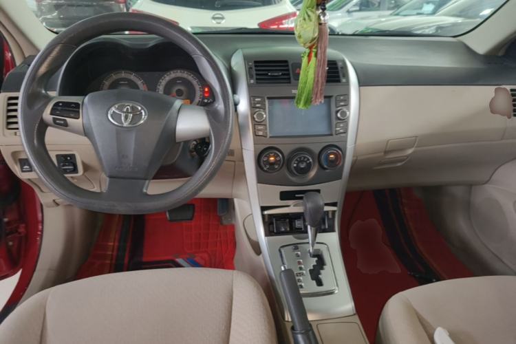 Used Toyota Corolla 2013 Special Edition 1.6L Automatic Cool GL Model Center Console