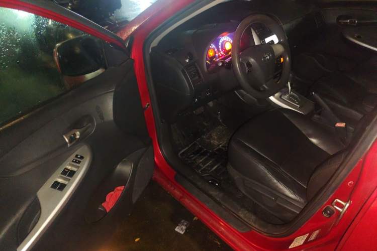 Used Toyota Corolla 2013 Special Edition 1.8L CVT ZhiKu GL-i Driver Seat