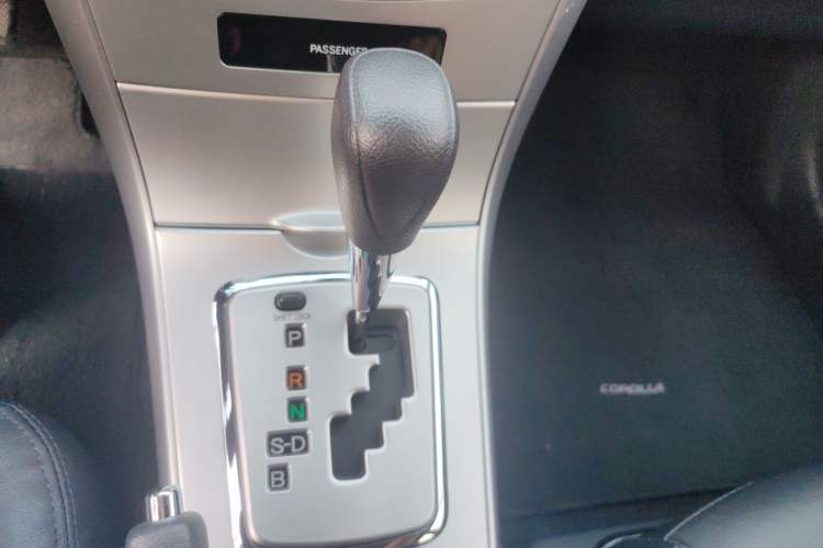 Used Toyota Corolla 2013 Special Edition 1.8L CVT ZhiKu GL-i Gear Lever