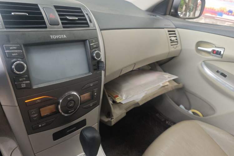 Used Toyota Corolla 2013 Special Edition 1.8L CVT ZhiKu GL-i Audio And AC Panel
