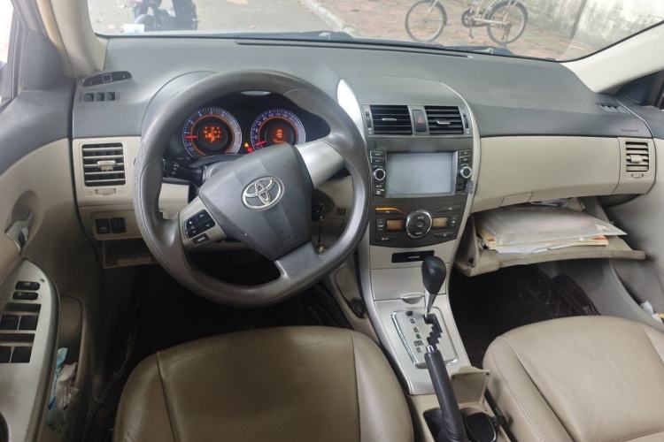 Used Toyota Corolla 2013 Special Edition 1.8L CVT ZhiKu GL-i Center Console