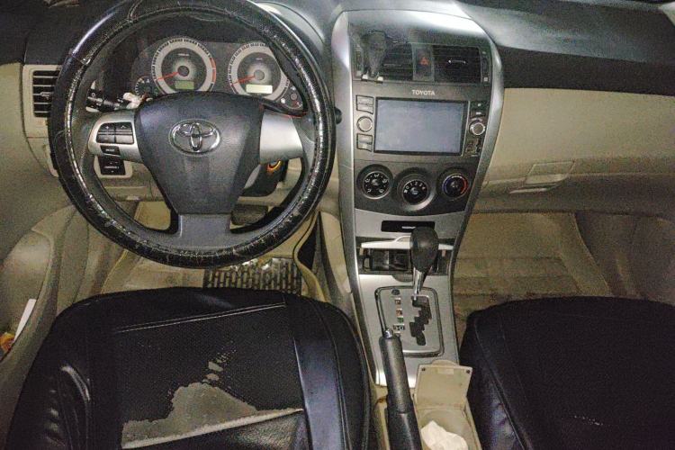 Used Toyota Corolla 2013 Special Edition 1.6L Automatic Cool GL Model Center Console
