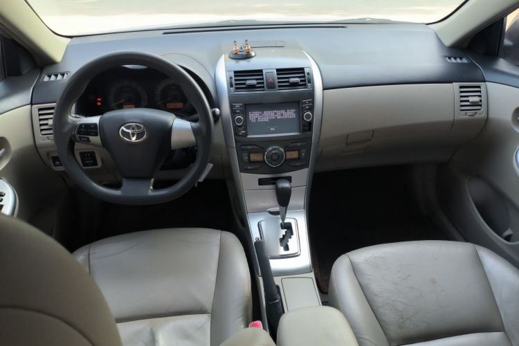 Used Toyota Corolla 2013 Special Edition 1.6L Automatic GL Cool Model Center Console