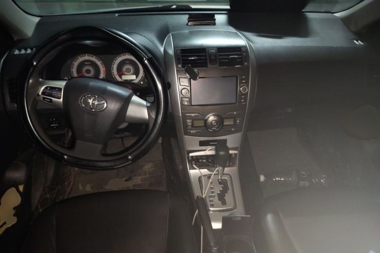 Used Toyota Corolla 2013 Special Edition 1.6L Automatic GL Cool Model Center Console
