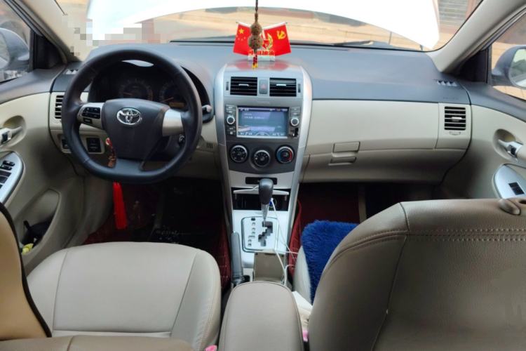 Used Toyota Corolla 2013 Special Edition 1.6L Automatic Cool GL Model Center Console