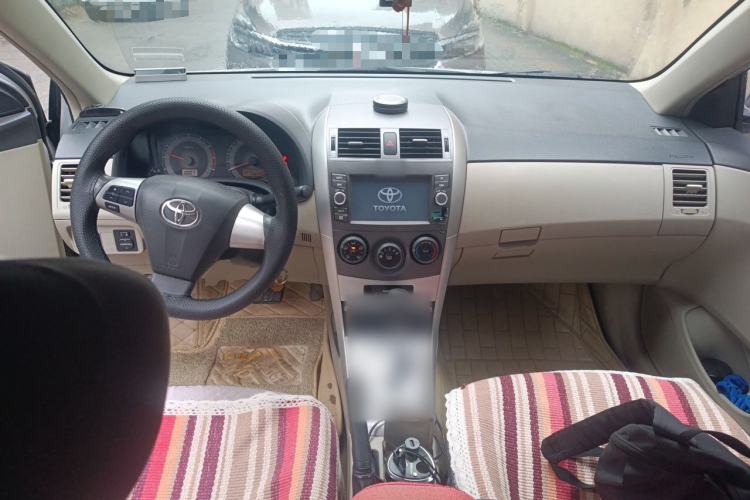 Used Toyota Corolla 2013 Special Edition 1.6L Automatic Cool GL Model Center Console
