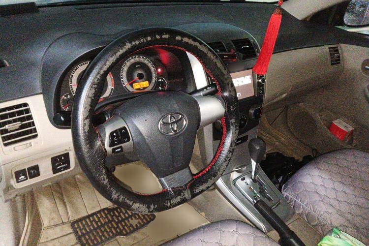 Used Toyota Corolla 2013 Special Edition 1.6L Automatic Cool GL Model Center Console