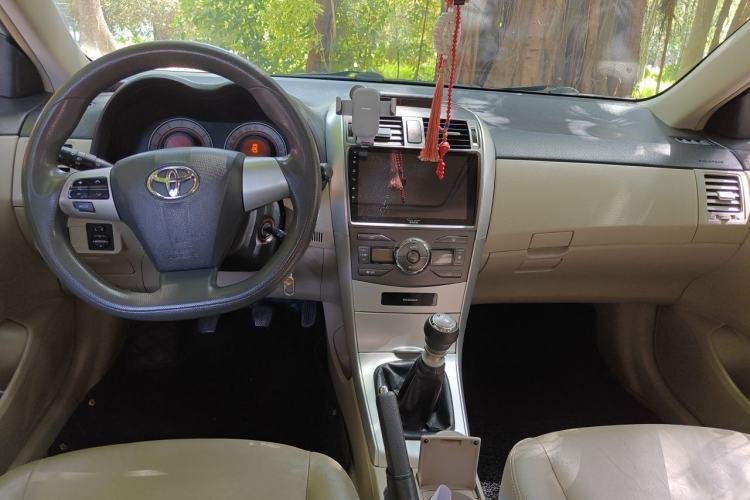 Used Toyota Corolla 2013 Special Edition 1.8L Manual - Cool Version GL-i Center Console