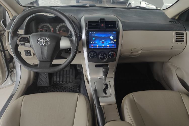 Used Toyota Corolla 2013 Special Edition 1.6L Automatic Cool GL Model Center Console