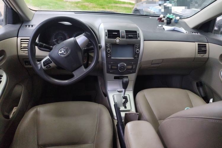 Used Toyota Corolla 2013 Special Edition 1.6L Automatic GL Cool Model Center Console