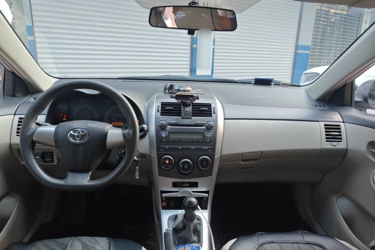 Used Toyota Corolla 2013 Special Edition 1.6L Manual Cool GL Model Center Console