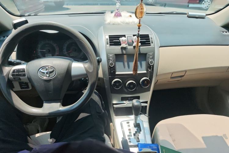 Used Toyota Corolla 2013 Special Edition 1.6L Automatic Cool GL Model Center Console