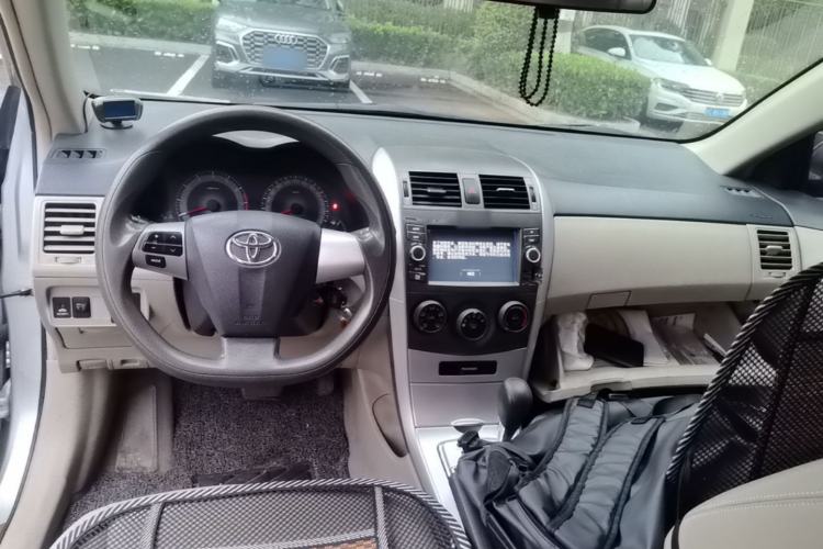 Used Toyota Corolla 2013 Special Edition 1.6L Automatic Cool GL Model Center Console