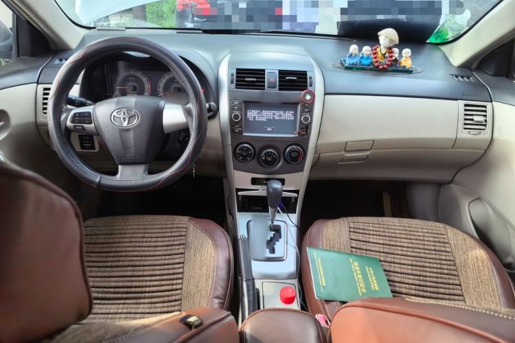 Used Toyota Corolla 2013 Special Edition 1.6L Automatic Cool GL Model Center Console