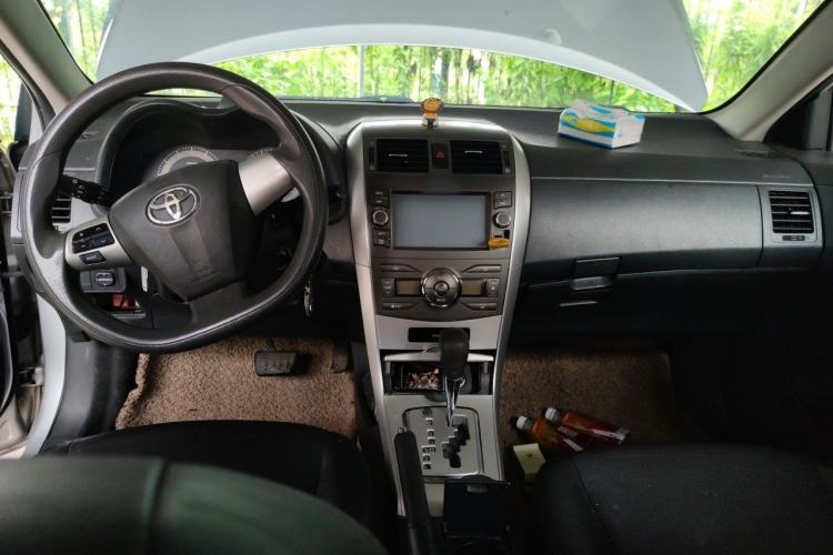 Used Toyota Corolla 2013 Special Edition 1.6L Automatic GL Cool Model Center Console