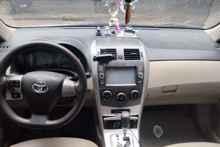 Used Toyota Corolla 2013 Special Edition 1.6L Automatic Cool GL Model Center Console