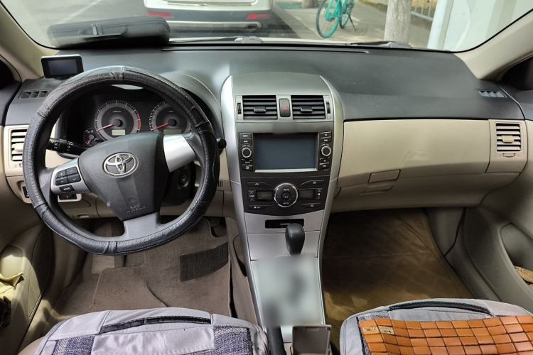 Used Toyota Corolla 2013 Special Edition 1.6L Automatic GL Cool Model Center Console