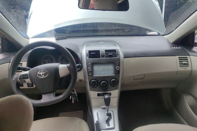 Used Toyota Corolla 2013 Special Edition 1.6L Automatic Cool GL Model Center Console