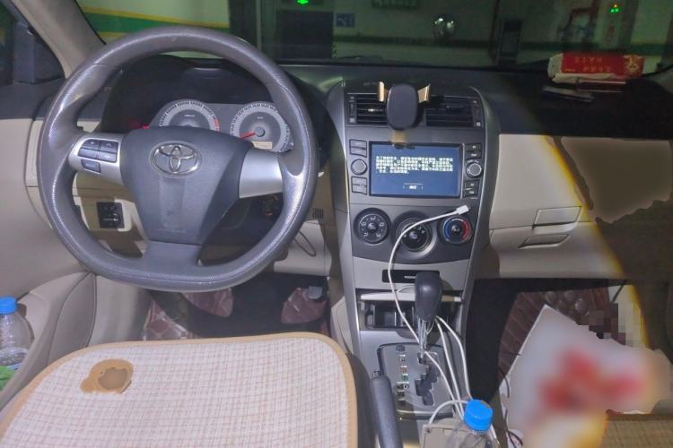 Used Toyota Corolla 2013 Special Edition 1.6L Automatic Cool GL Model Center Console