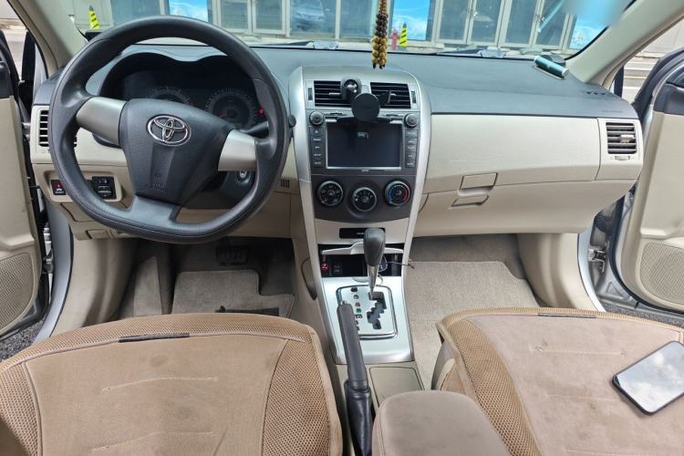 Used Toyota Corolla 2013 Special Edition 1.6L Automatic Cool GL Model Center Console