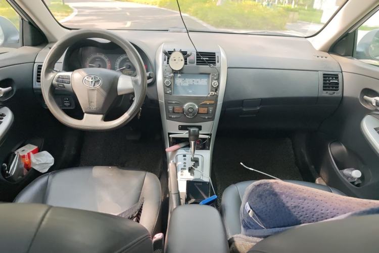 Used Toyota Corolla 2013 Special Edition 1.6L Automatic GL Cool Model Center Console