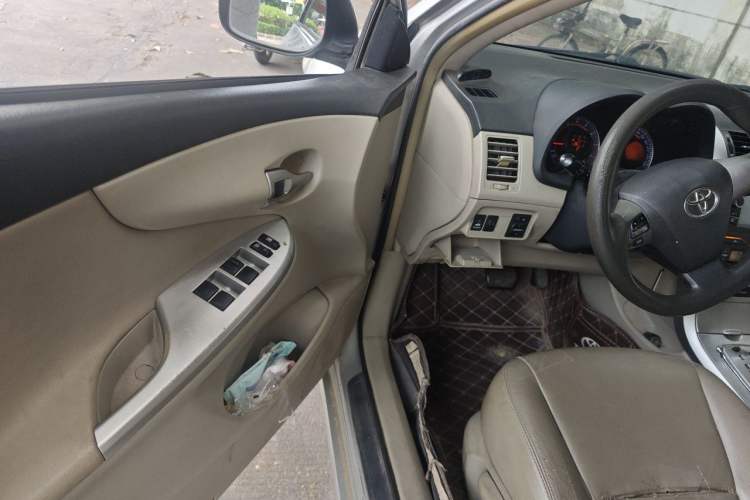 Used Toyota Corolla 2013 Special Edition 1.8L CVT ZhiKu GL-i Driver Seat
