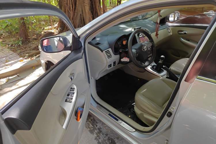 Used Toyota Corolla 2013 Special Edition 1.8L Manual - Cool Version GL-i Driver Seat
