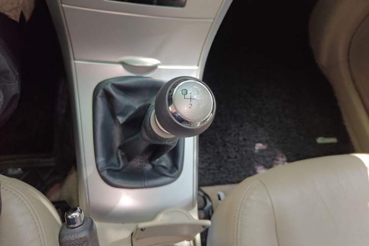 Used Toyota Corolla 2013 Special Edition 1.8L Manual - Cool Version GL-i Gear Lever