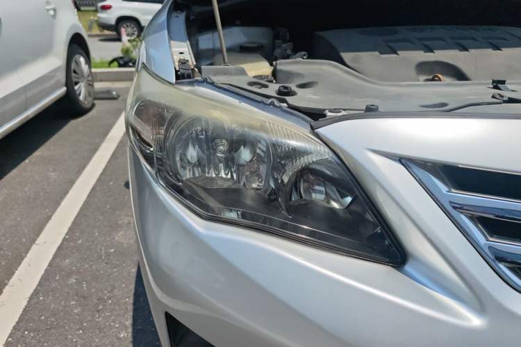 Used Toyota Corolla 2013 Special Edition 1.6L Automatic Cool GL Model Right Front Headlight