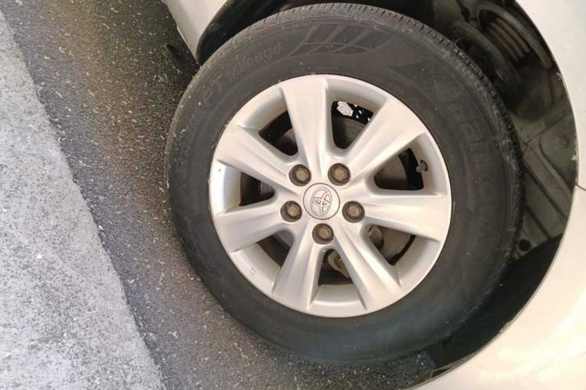 Used Toyota Corolla 2013 Special Edition 1.6L Automatic Cool GL Model Right Front Wheel Hub