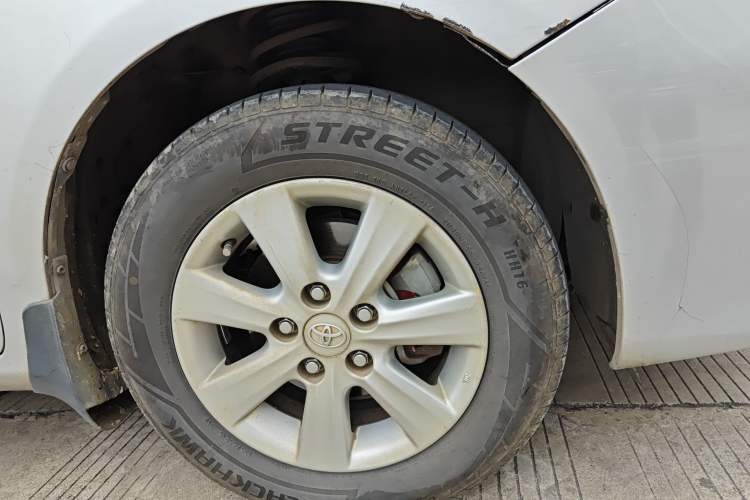 Used Toyota Corolla 2013 Special Edition 1.6L Automatic Cool GL Model Right Front Wheel Hub