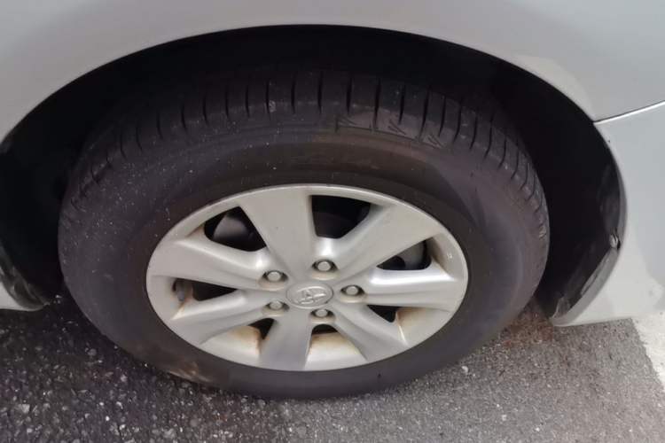 Used Toyota Corolla 2013 Special Edition 1.6L Automatic Cool GL Model Right Front Wheel Hub